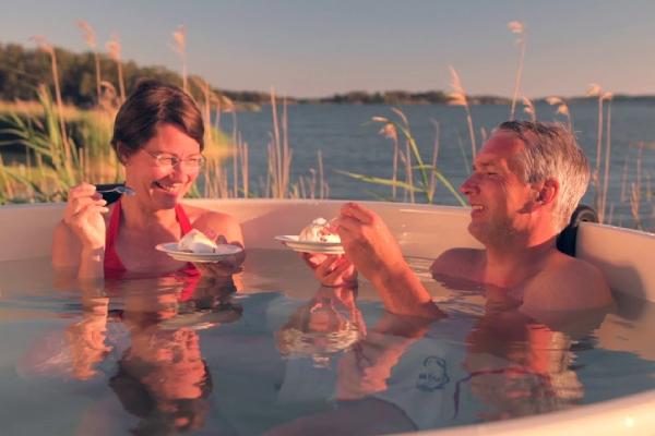 Premium Pearly - Quality time by the sea in a hot tub