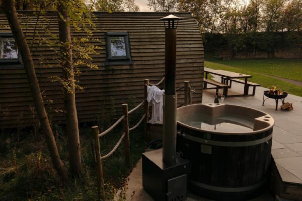 The reviews are in - a Kirami wood-fired hot tub is a total hit here @hewn.yorkshire. And it's not difficult to see why! Relaxation, seclusion, amazing accommodation and a stunning hot tub. It gets our vote every time.⁠
⁠
Find out more on our bio link.⁠
⁠
#WhyKirami #ForTheLoveOfTubs #HotTubs #kirami #warmerfeelings  #woodfired #hottubs #ukstaycation #luxury #saunas #createyourescapewithkirami #GardenInspo