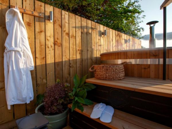 Golden hour, a warm breeze and the hot tub set to perfection.⁠
Who else fancies a dip as these lighter evenings roll in? ⁠
⁠
Whether it’s a moment of calm after a busy day or a catch up under the stars, there’s nothing quite like sinking into warm, bubbling bliss.⁠
⁠
✨ Discover luxury and comfort, the Kirami way.✨⁠
⁠
Get in touch to start your wellness journey today, hello@kiramiuk.com.⁠
⁠
#KirmaiUK #HotTubSeason #SpringEvenings #OutdoorLiving #RelaxInStyle #BritishEvenings