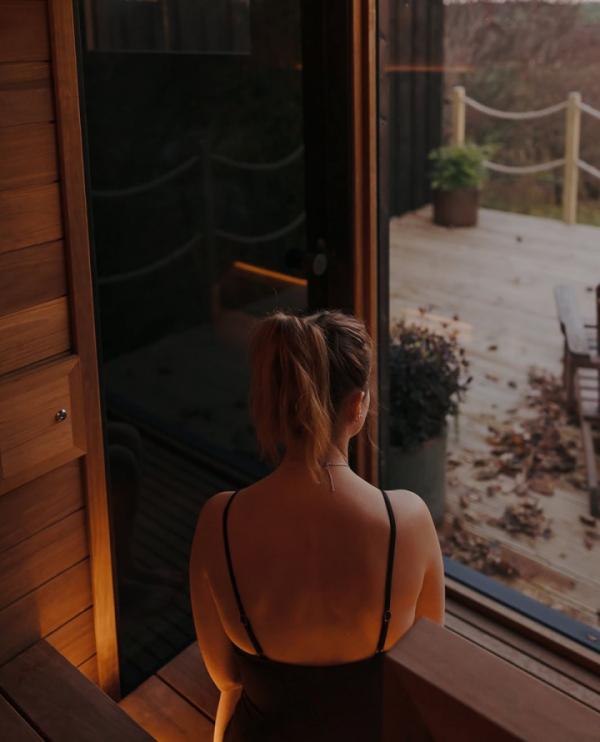 🌲✨The Outdoors, Even in Winter🌲✨
Winter isn’t something to hide from.
A brisk walk, a breath of cold air, then the deep warmth of a sauna this is how the season is meant to be enjoyed.
Embrace the cold. Reward the body🔥
#OutdoorLiving #WinterRituals #SaunaAfterTheCold #KiramiUK #FreshAirWellness 🌲✨The Outdoors, Even in Winter🌲✨
Winter isn’t something to hide from.
A brisk walk, a breath of cold air, then the deep warmth of a sauna this is how the season is meant to be enjoyed.
Embrace the cold. Reward the body🔥
#OutdoorLiving #WinterRituals #SaunaAfterTheCold #KiramiUK #FreshAirWellness