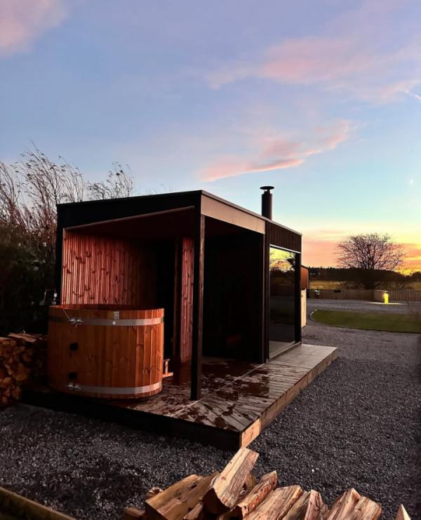 The evenings are becoming brighter, signalling a seasonal shift. 🌿✨⁠
⁠
Extended twilight. Chilly breezes. Vapours ascending into a clearer sky. This particular time of year holds a unique charm, as winter lingers just a bit longer while spring makes its evident approach.⁠
⁠
Who’s excited for invigorating air, milder temperatures and more opportunities for outdoor escapades?🔥⁠
⁠
#KiramiUK #SpringApproaches #BrighterEvenings #OutdoorLifestyle #SaunaExperience #WoodBurningSauna #GardenExploration #WellnessInNature #MindfulLiving