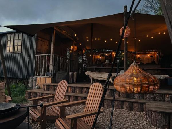 Few piccies from the top half of the Hideaway
.
Live-edge decking @wild.willy.cabins 
Stretch tent canopy @qandr_structures 
Rustic Kitchenette @wild.willy.cabins 
Table & Benches @Harrris&Hyde 
Woodfired Hot Tub @kirami.uk 
Local flowers @meadowsweetflowerswiltshire ❤️